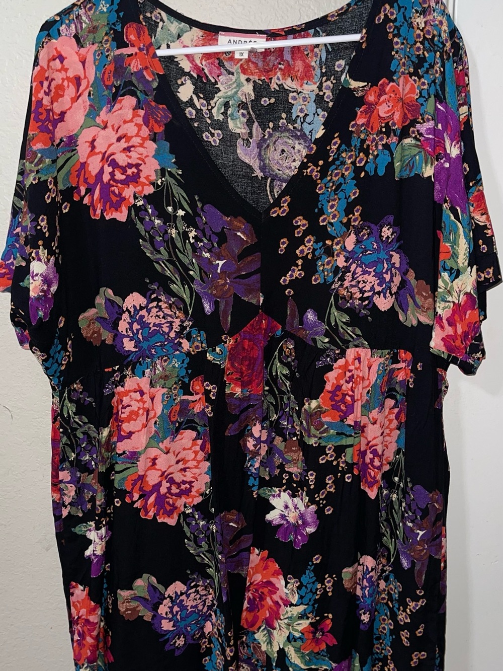 ANDREE BY UNIT Black Floral VโNeck Tunic with Bright Blooms